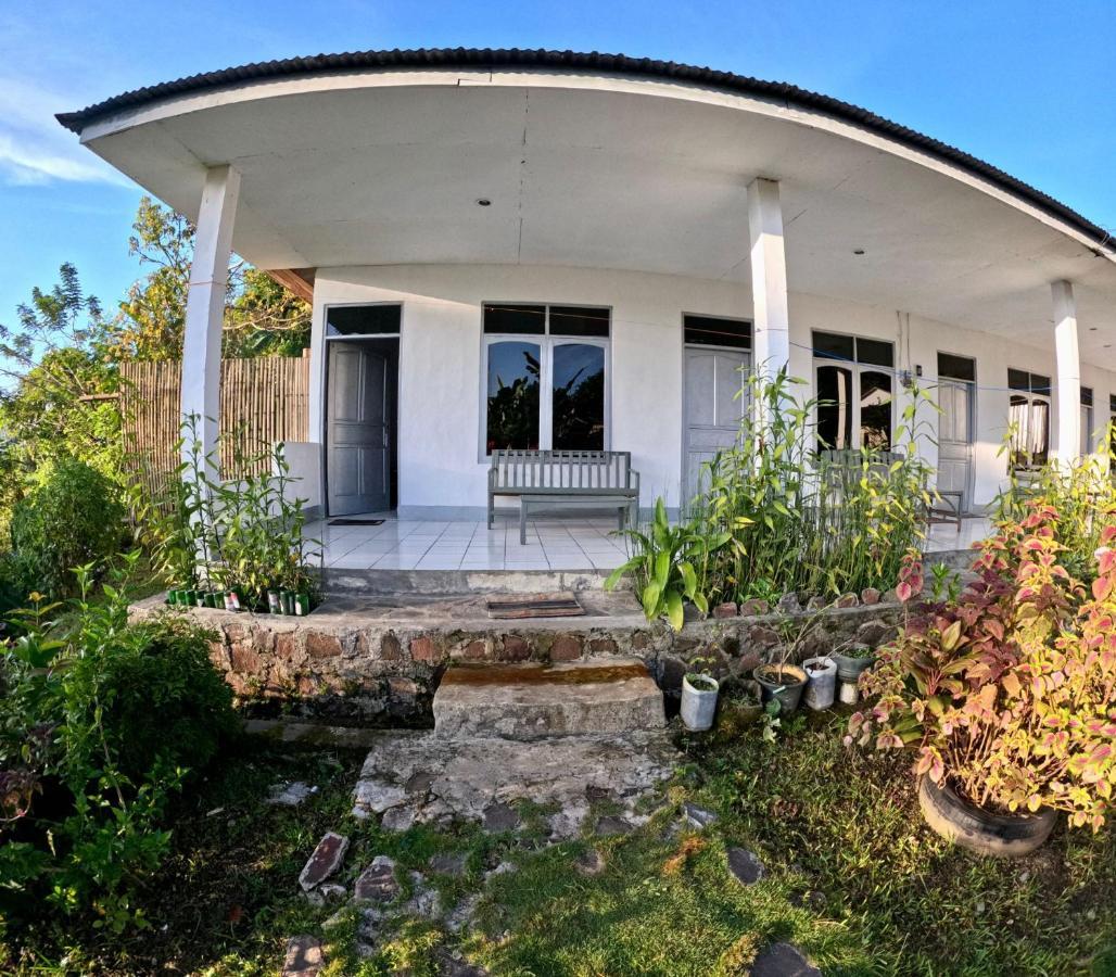 Hidayah Homestay Kelimutu Exterior photo