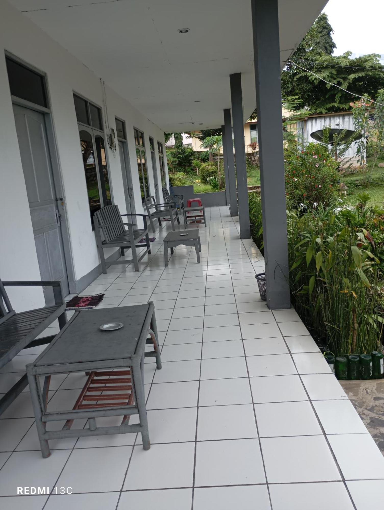 Hidayah Homestay Kelimutu Exterior photo