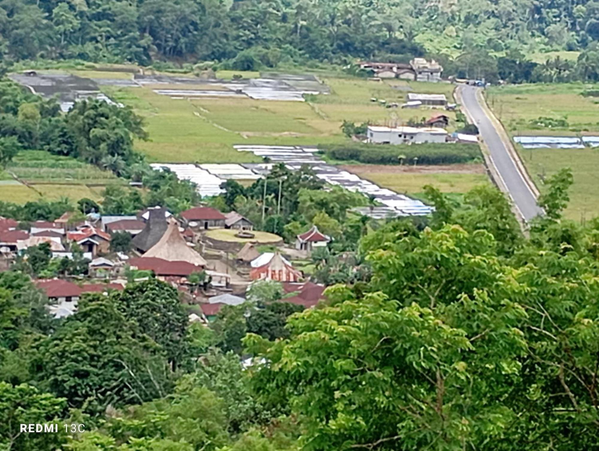 Hidayah Homestay Kelimutu Room photo