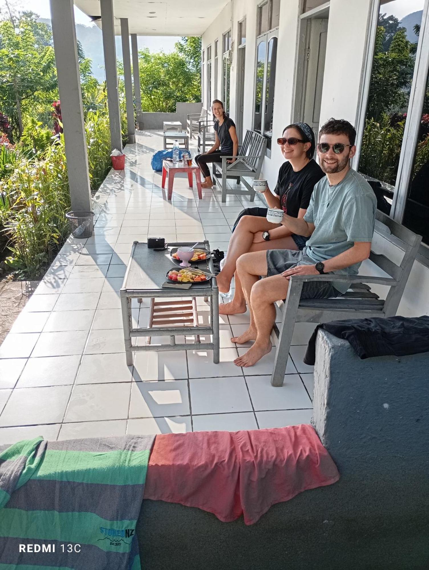 Hidayah Homestay Kelimutu Exterior photo